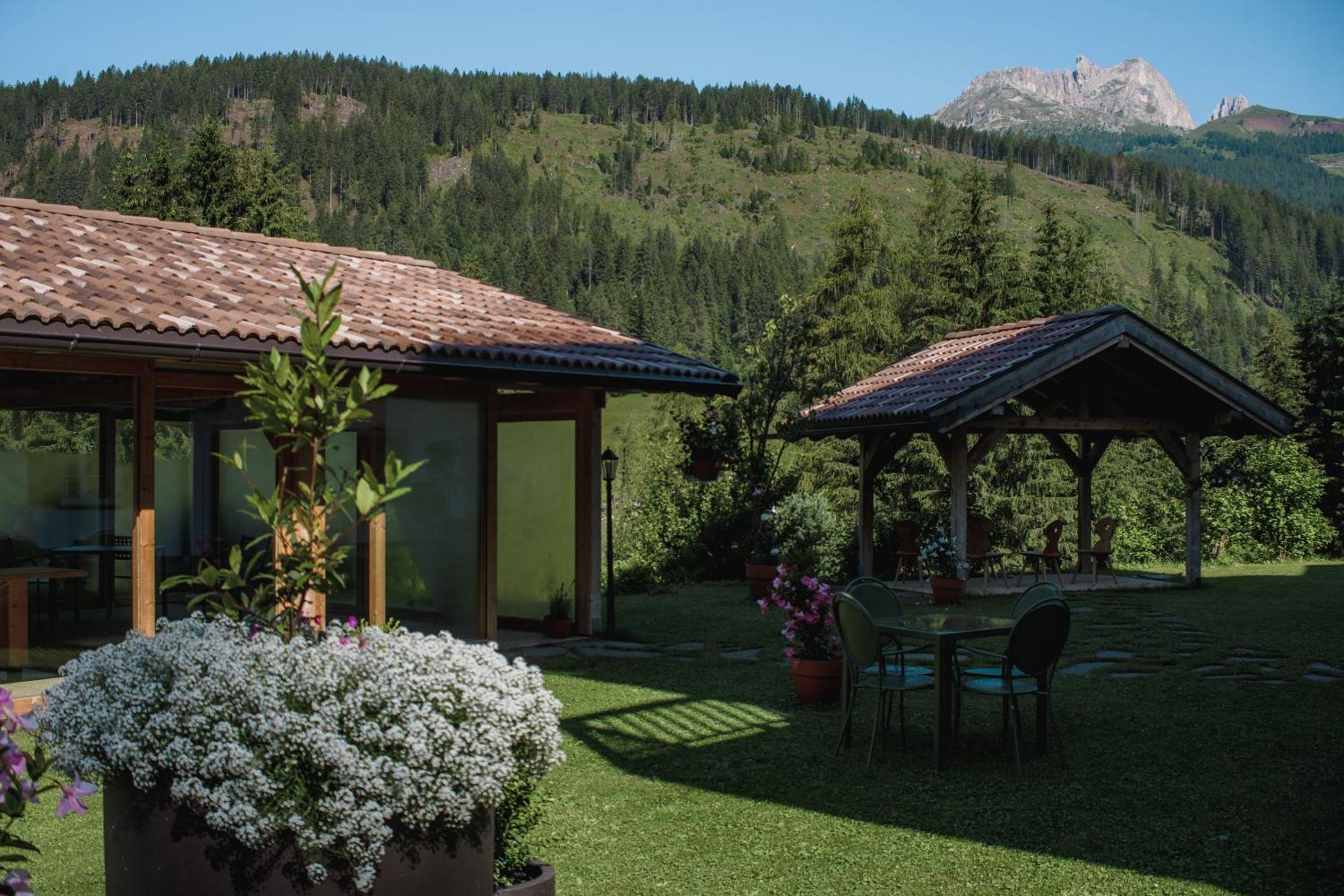 Hotel La Lum De Roisc à Soraga Extérieur photo